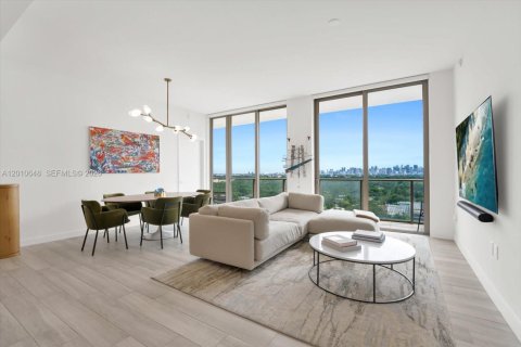 Condominio en Miami, Florida, 2 dormitorios  № 2075713