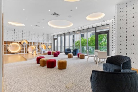 Condominio en venta en Miami, Florida, 2 dormitorios, 121.7 m2 № 2075713 - foto 16