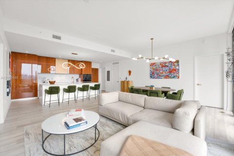 Condominio en venta en Miami, Florida, 2 dormitorios, 121.7 m2 № 2075713 - foto 3
