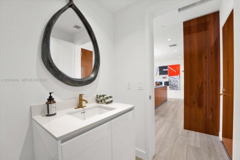 Condominio en venta en Miami, Florida, 2 dormitorios, 121.7 m2 № 2075713 - foto 14
