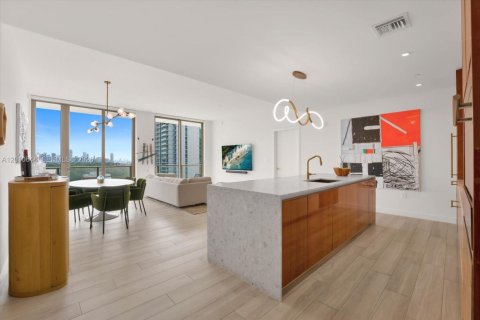 Condominio en venta en Miami, Florida, 2 dormitorios, 121.7 m2 № 2075713 - foto 9