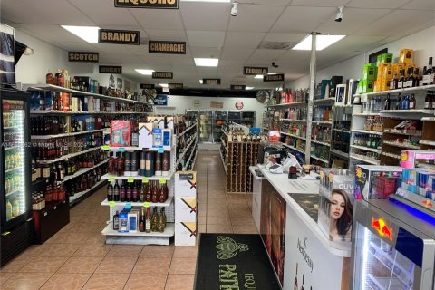 Commercial property in Margate, Florida № 1358698 - photo 1