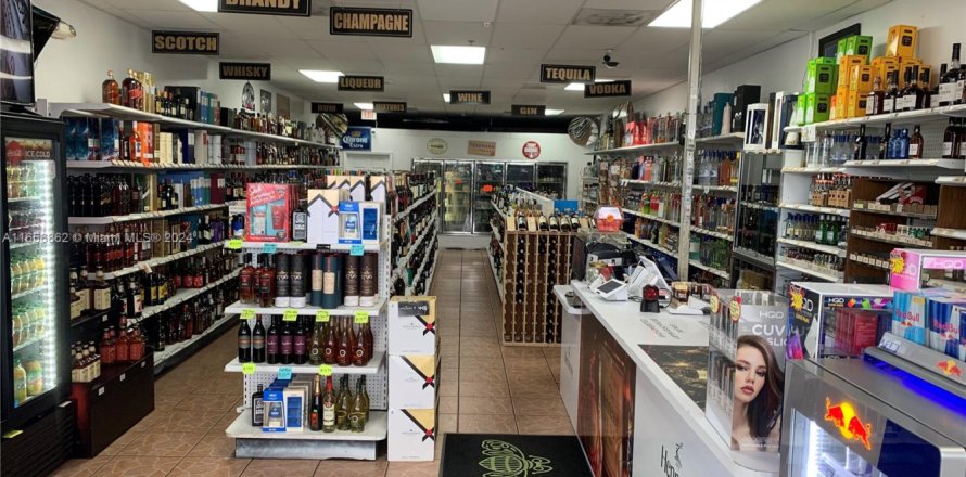 Commercial property in Margate, Florida № 1358698
