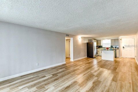 Apartamento en alquiler en Port Richey, Florida, 2 dormitorios, 88.26 m2 № 2108618 - foto 6