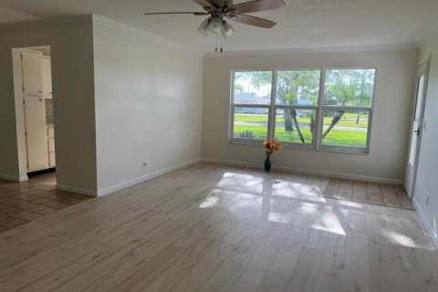 Condo in Lake Worth, Florida, 1 bedroom  № 2177100 - photo 8