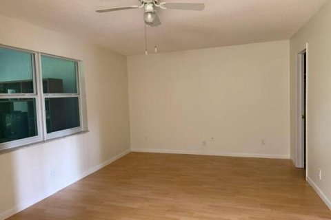 Condo in Lake Worth, Florida, 1 bedroom  № 2177100 - photo 10