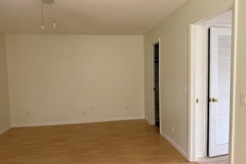 Condo in Lake Worth, Florida, 1 bedroom  № 2177100 - photo 11