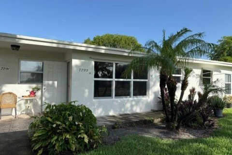 Condo in Lake Worth, Florida, 1 bedroom № 2177100