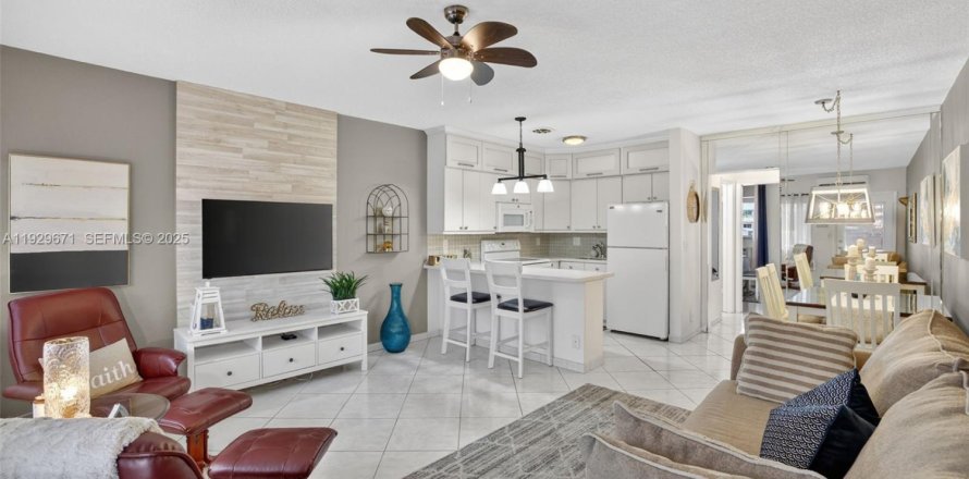 Condominio en Hallandale Beach, Florida, 1 dormitorio  № 1990943