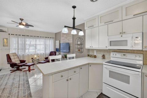 Condominio en venta en Hallandale Beach, Florida, 1 dormitorio, 58.06 m2 № 1990943 - foto 7