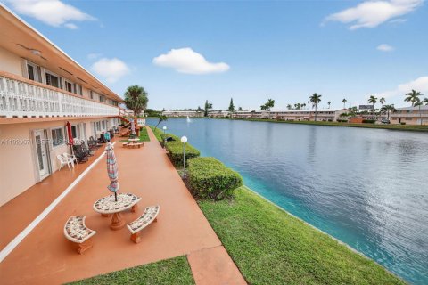 Condominio en venta en Hallandale Beach, Florida, 1 dormitorio, 58.06 m2 № 1990943 - foto 24