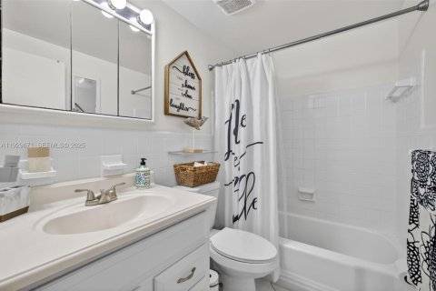 Condominio en venta en Hallandale Beach, Florida, 1 dormitorio, 58.06 m2 № 1990943 - foto 17