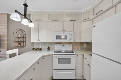 Condominio en venta en Hallandale Beach, Florida, 1 dormitorio, 58.06 m2 № 1990943 - foto 6