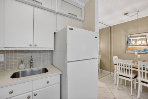 Condominio en venta en Hallandale Beach, Florida, 1 dormitorio, 58.06 m2 № 1990943 - foto 9