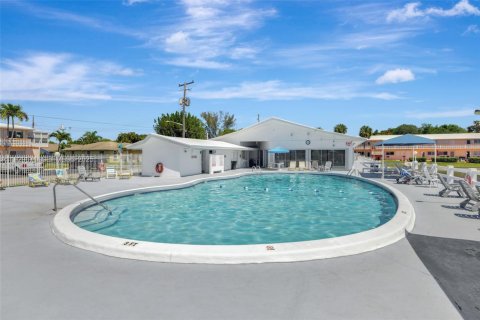 Condominio en venta en Hallandale Beach, Florida, 1 dormitorio, 58.06 m2 № 1990943 - foto 29