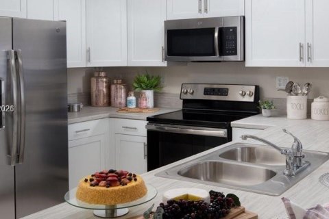 Adosado en alquiler en Homestead, Florida, 3 dormitorios № 1965212 - foto 2