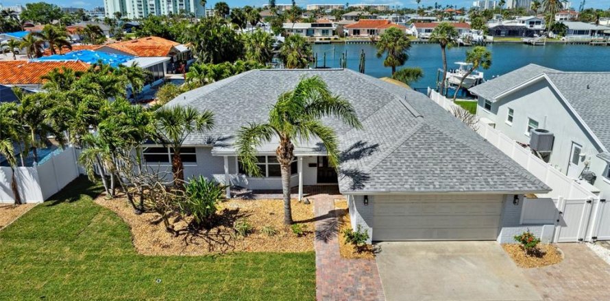 Casa en Saint Pete Beach, Florida 3 dormitorios, 180.51 m2 № 1622749