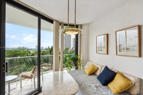 Condo in Aventura, Florida, 2 bedrooms  № 1981173 - photo 9