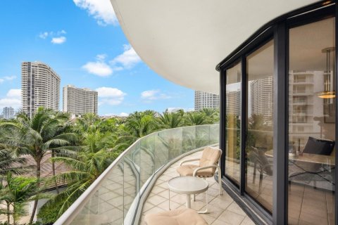 Condo in Aventura, Florida, 2 bedrooms  № 1981173 - photo 26