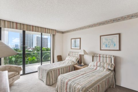 Condo in Aventura, Florida, 2 bedrooms  № 1981173 - photo 12