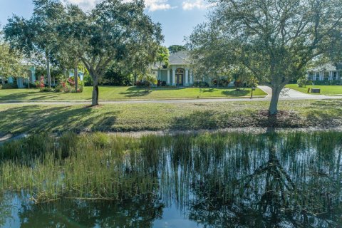 House in Vero Beach, Florida 4 bedrooms, 220.55 sq.m. № 1034089 - photo 1