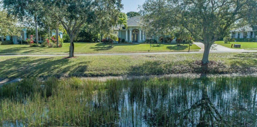 House in Vero Beach, Florida 4 bedrooms, 220.55 sq.m. № 1034089