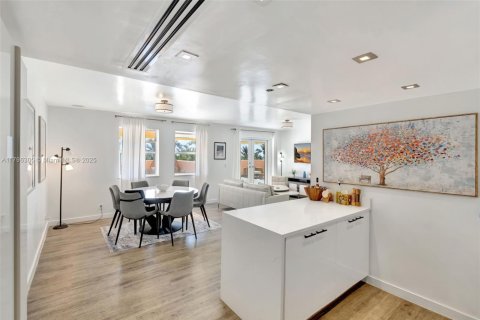 Copropriété à louer à Miami Beach, Floride: 2 chambres, 83.61 m2 № 1959983 - photo 8