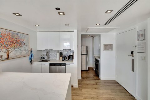 Copropriété à louer à Miami Beach, Floride: 2 chambres, 83.61 m2 № 1959983 - photo 9