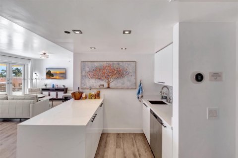 Copropriété à louer à Miami Beach, Floride: 2 chambres, 83.61 m2 № 1959983 - photo 1