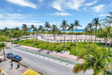Copropriété à louer à Miami Beach, Floride: 2 chambres, 83.61 m2 № 1959983 - photo 18