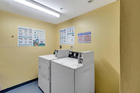 Copropriété à louer à Miami Beach, Floride: 2 chambres, 83.61 m2 № 1959983 - photo 24