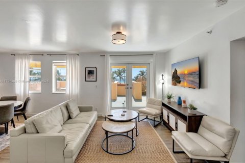 Copropriété à louer à Miami Beach, Floride: 2 chambres, 83.61 m2 № 1959983 - photo 6