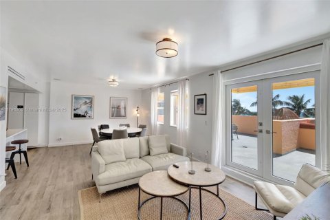 Copropriété à louer à Miami Beach, Floride: 2 chambres, 83.61 m2 № 1959983 - photo 7