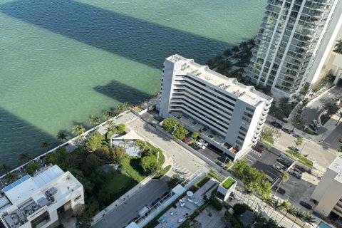 Condo in Miami, Florida, 2 bedrooms  № 1033820 - photo 1