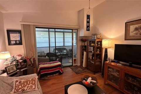 Condo in Seminole, Florida, 1 bedroom  № 2198044 - photo 18