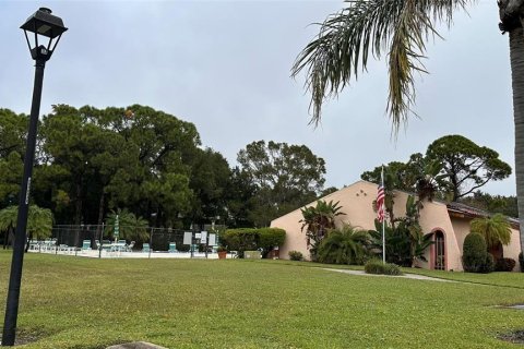 Condo in Seminole, Florida, 1 bedroom  № 2198044 - photo 3