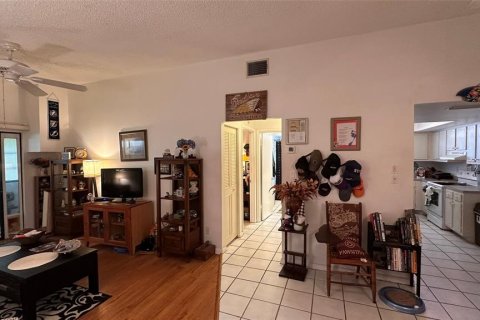 Condo in Seminole, Florida, 1 bedroom  № 2198044 - photo 16
