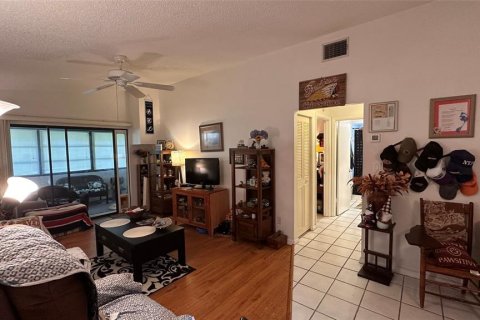 Condo in Seminole, Florida, 1 bedroom  № 2198044 - photo 15