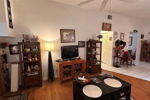 Condo in Seminole, Florida, 1 bedroom  № 2198044 - photo 17