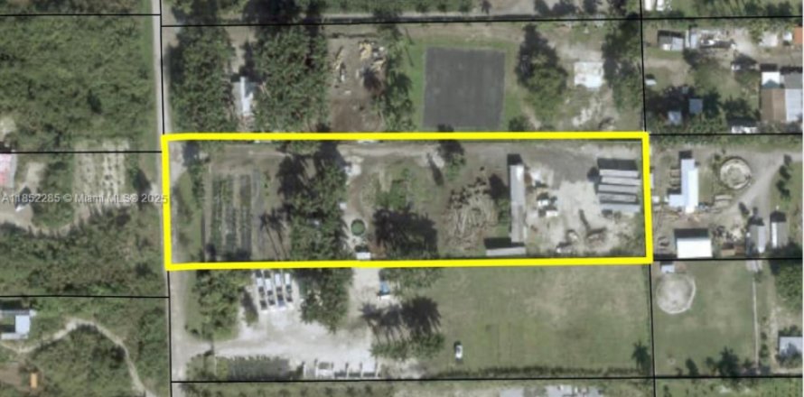 Commercial property in Miami-Dade, Florida № 1859114