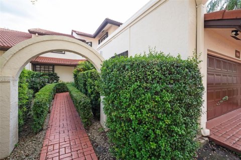 Villa ou maison à louer à Doral, Floride: 3 chambres, 189.24 m2 № 2018796 - photo 4