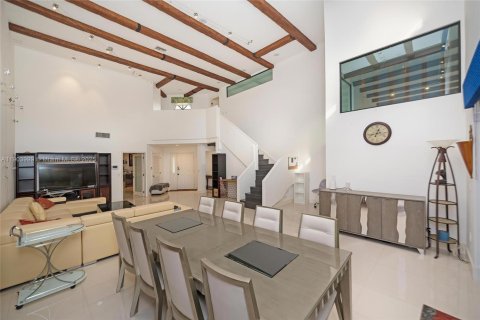 Villa ou maison à louer à Doral, Floride: 3 chambres, 189.24 m2 № 2018796 - photo 16