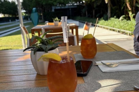 Condo in Miami Beach, Florida, 1 bedroom  № 2041851 - photo 29