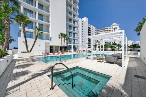 Condo in Sarasota, Florida, 3 bedrooms  № 1917567 - photo 28