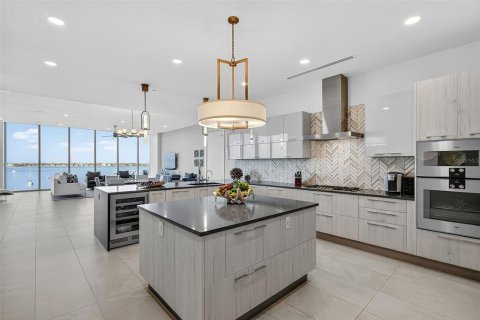 Condo in Sarasota, Florida, 3 bedrooms  № 1917567 - photo 6