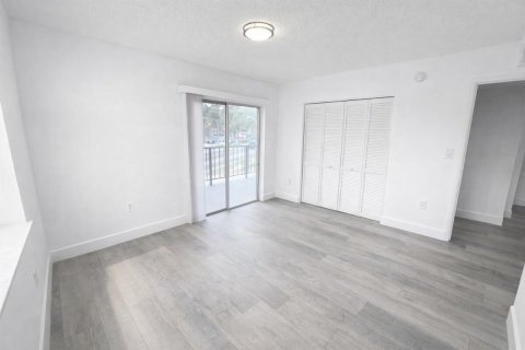 Снять в аренду квартиру в Майами, Флорида 3 комнаты, 74.32м2, № 2147105 - фото 4