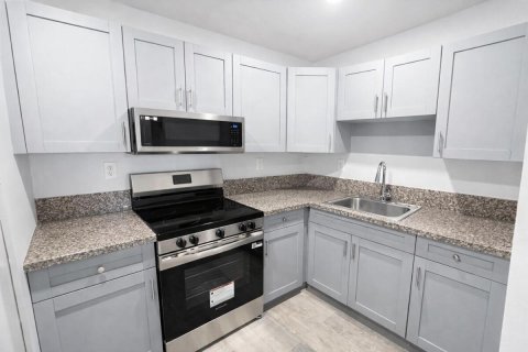 Снять в аренду квартиру в Майами, Флорида 3 комнаты, 74.32м2, № 2147105 - фото 3