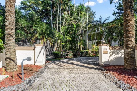 House in Pinecrest, Florida 7 bedrooms, 993.03 sq.m. № 1968897 - photo 16