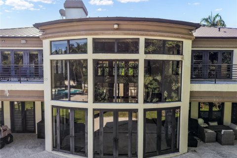 House in Pinecrest, Florida 7 bedrooms, 993.03 sq.m. № 1968897 - photo 6