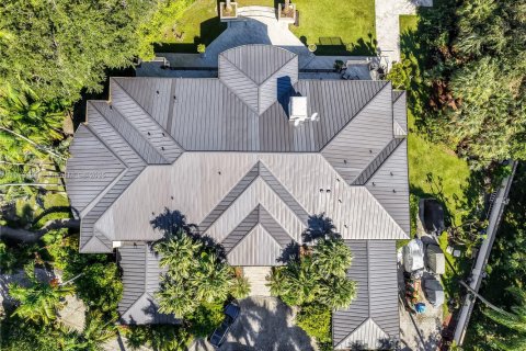 House in Pinecrest, Florida 7 bedrooms, 993.03 sq.m. № 1968897 - photo 14